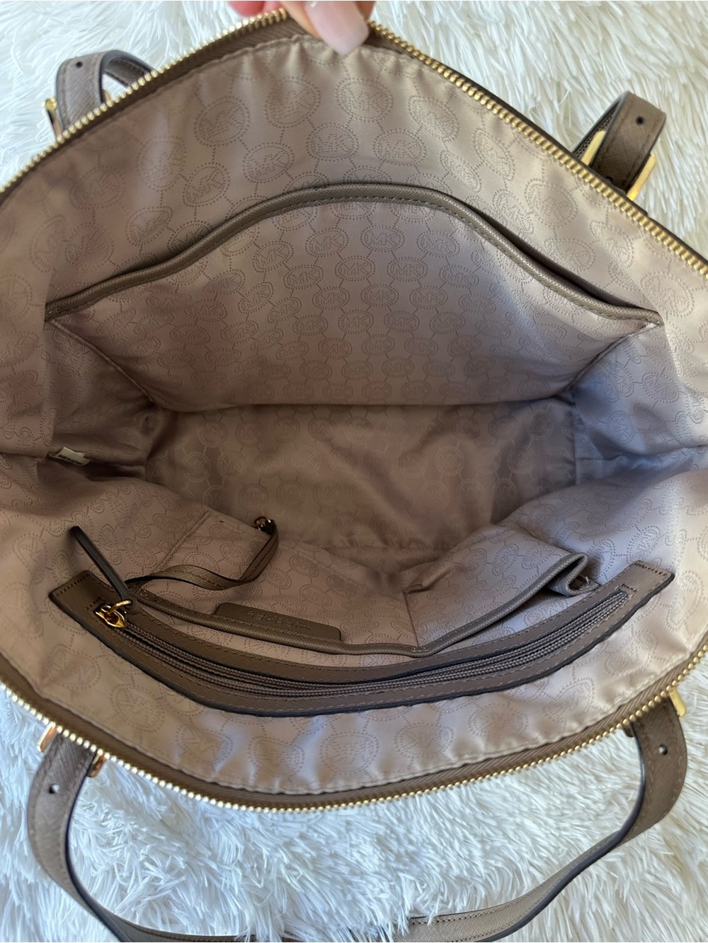 Michael Kors Jet Set Travel Large Taupe Saffiano Leather Tote Bag Gold Hardware - Picture 9 of 15